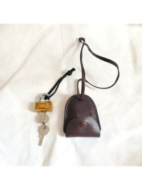 Vintage Gucci small lock and keys with espresso leather cloche…